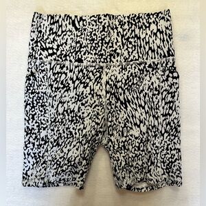 Athleta Black and White Patterned workout Shorts